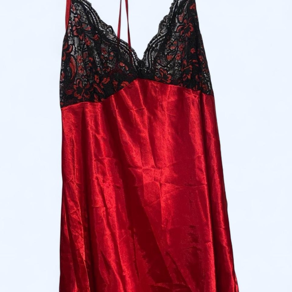 Elegant Red and Black Lace Chemise